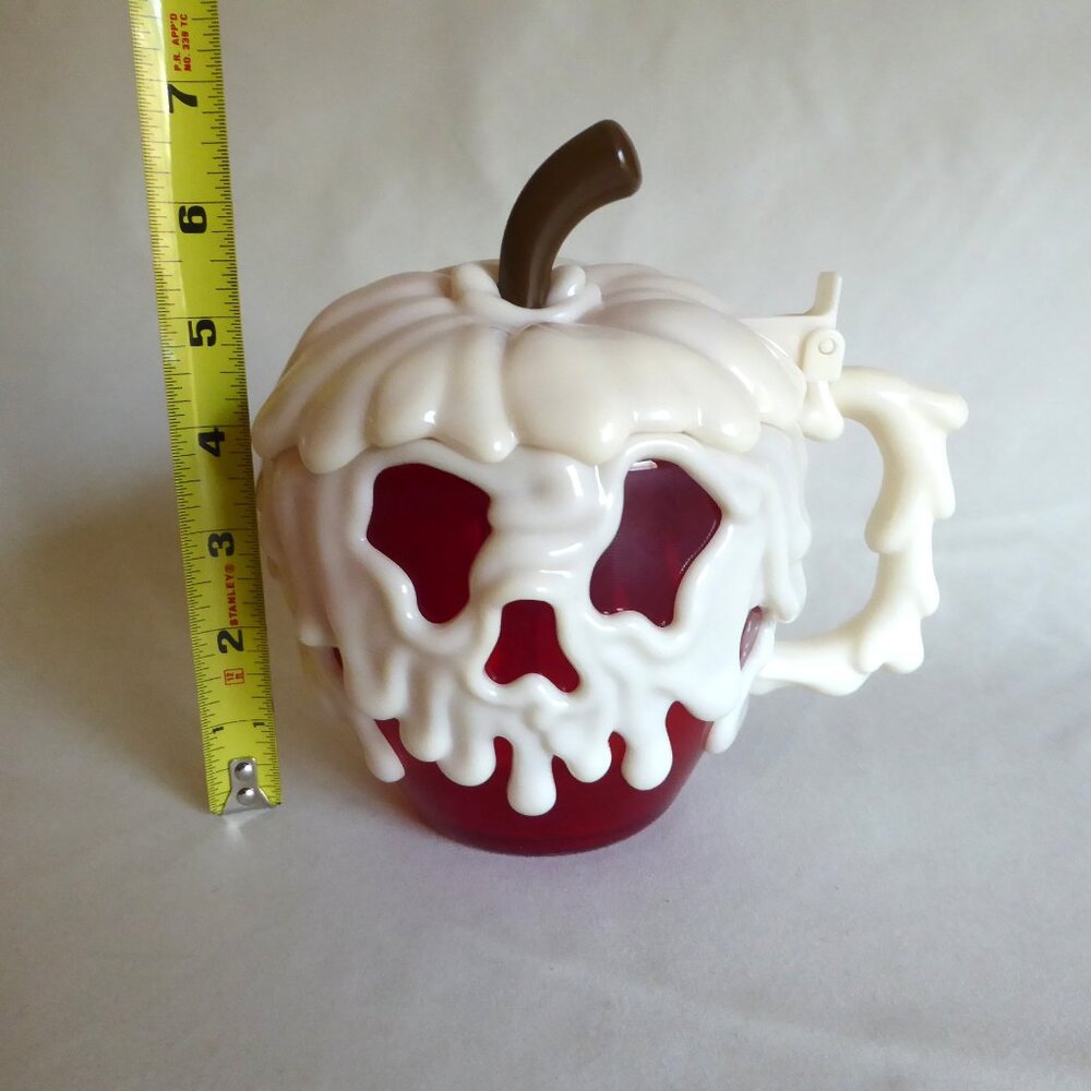 NEW 2015 DISNEY PARKS POISON APPLE STEIN MUG SNOW WHITE EVIL QUEEN GLOW IN DARK - Picture 2 of 11